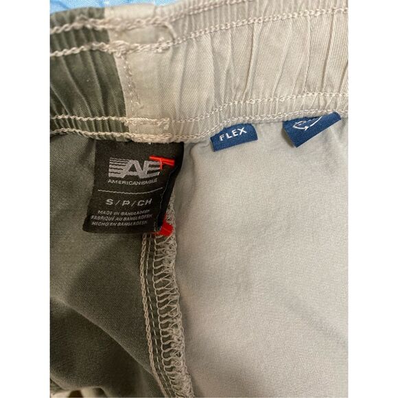 American eagle men’s trekker shorts, elastic waist, color block, size small - Picture 4 of 4